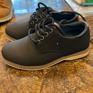 Brand new memory foam Arizona Jean Company shoes